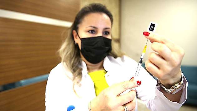 Kovid-19'la mücadelede, son bir haftada 5,3 milyon dozdan fazla aşı uygulandı
