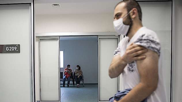 Kovid-19'la mücadelede son bir haftada 5 milyon 789 bin 851 doz aşı uygulandı
