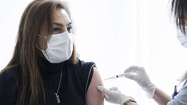 Kovid-19'la mücadelede ülke genelinde yapılan aşı sayısı 28 milyonu geçti
