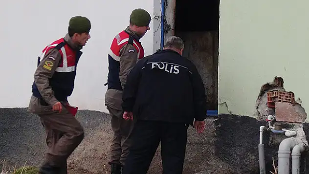 Köy evine ateş açan şüpheli aranıyor