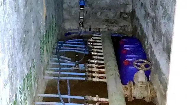 Köyün su deposunu temizlerken gazdan zehirlendiler
