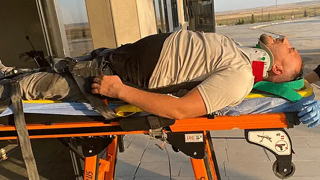 Koyun sürüsüne çarpan otomobilin sürücüsü yaralandı