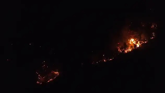 Kozan'daki yangın kontrol altına alındı: 2'si ev 3 yapı zarar gördü