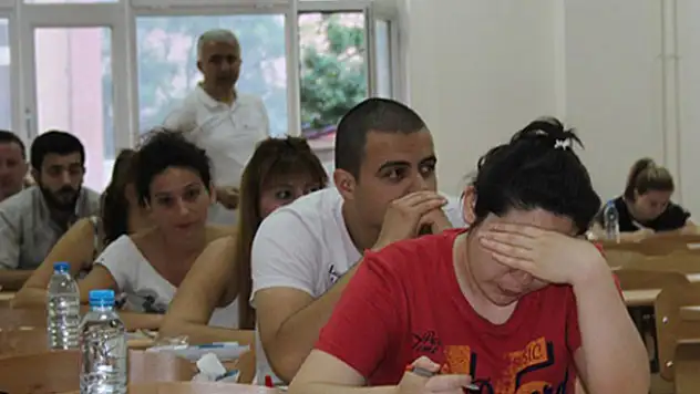 KPSS'de iki soru iptal edildi