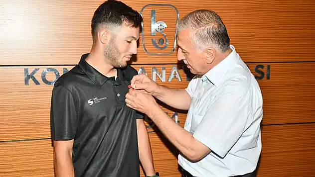 KSO Başkanı Büyükeğen Avrupa ikincisi olan bisikletçiyi ödüllendirdi
