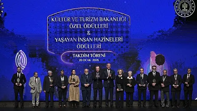 KTO Karatay akademisyene Cumhurbaşkanı Erdoğan'dan ödül