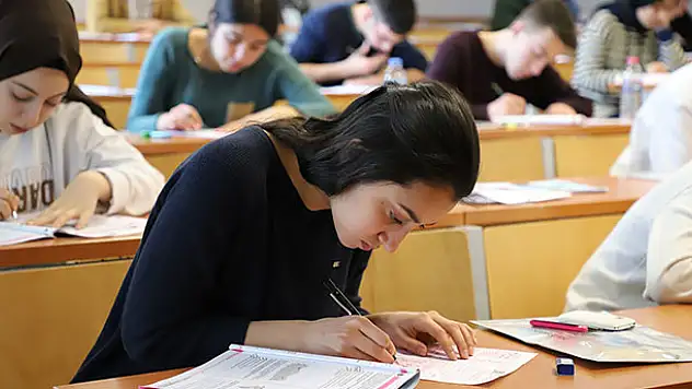 KTO Karatay'da ücretsiz ödüllü TYT deneme sınavı yapıldı