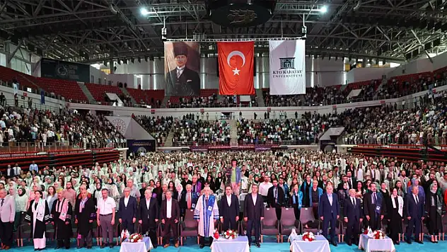 KTO Karatay Üniversitesi 12. dönem mezunlarını verdi
