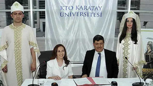 KTO Karatay Üniversitesi'nden Tarihi Mezuniyet Cübbesi