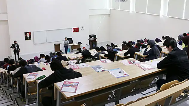 KTO Karatay Üniversitesinde, üniversite sınavı provası