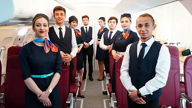 KTO Karataylı kabin memuru adayları, uygulamalı mock-up eğitimi ile gerçek uçuşa hazırlanıyor
