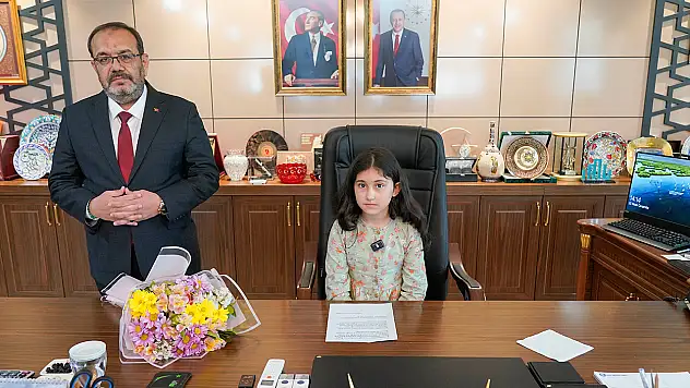 KTÜN'de rektörlük koltuğu minik sahibini ağırladı