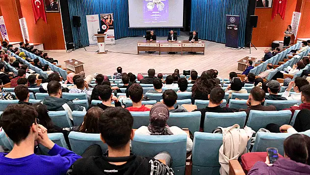 KTÜN öğrencileri motivasyon söyleşisinde buluştu