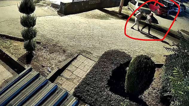 Kucağında çocuğuyla eşinin silahlı saldırısına uğrayan kadın hayatını kaybetti