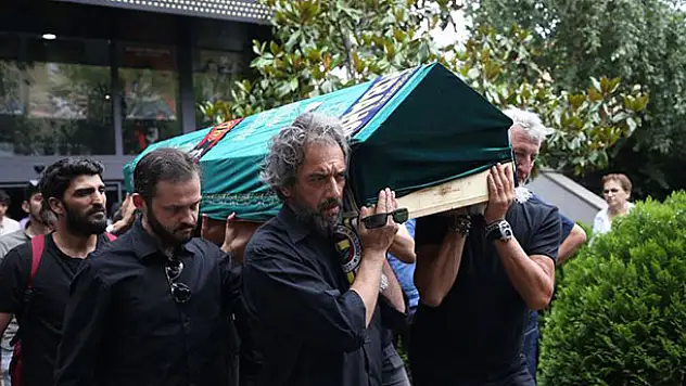 Küçük İskender, son yolculuğuna uğurlandı