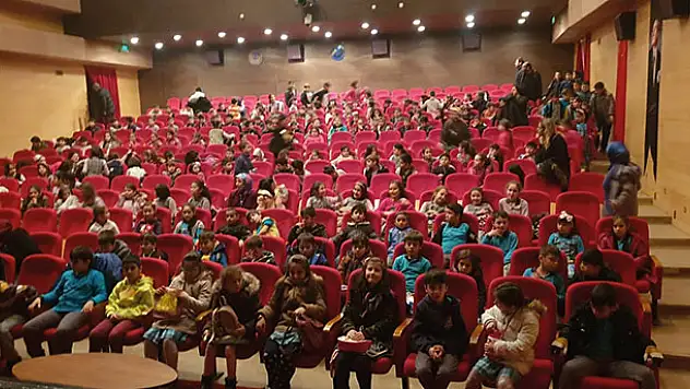 Küçük Kara Balık Akşehir'de çocuklarla buluştu