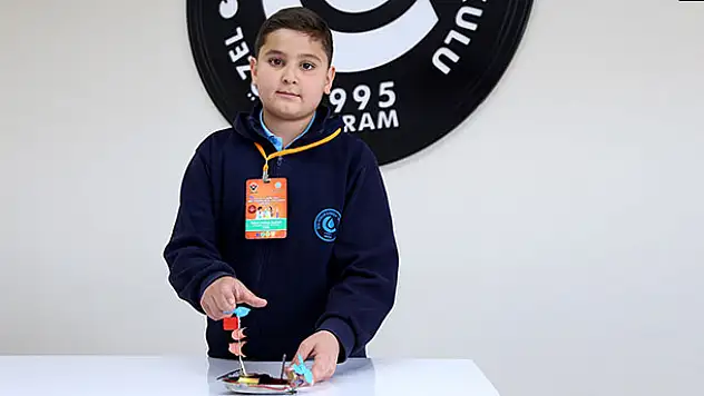 Küçük mucitten yenilenebilir enerji ile çalışan gemi