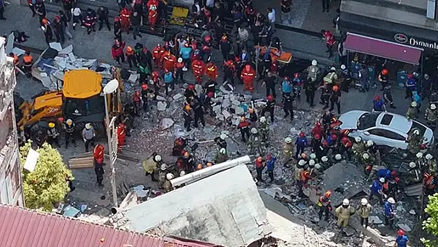 Küçükçekmece'de çöken binaya ilişkin soruşturma başlatıldı
