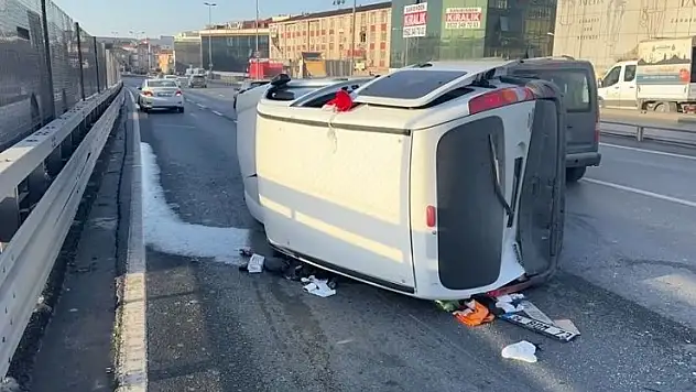 Küçükçekmece'de 3 aracın karıştığı trafik kazasında 1 kişi yaralandı