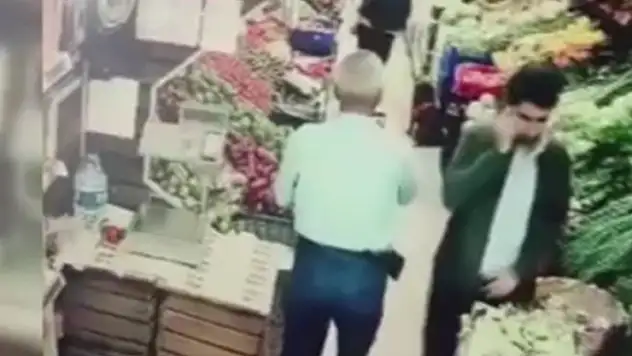 Küçükçekmece'de markete köpeğiyle giren kadına yumruklu saldırı