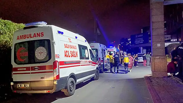 Küçükmece'de yurtta kalan 60 öğrenci yedikleri yemekten zehirlendi

