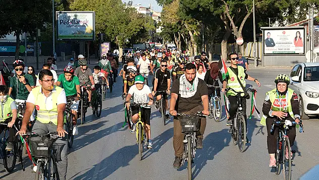 Kudüs Çalışma Grubu'ndan 'Gazze İçin Durma, Açlık İçin Pedalla' eylemi