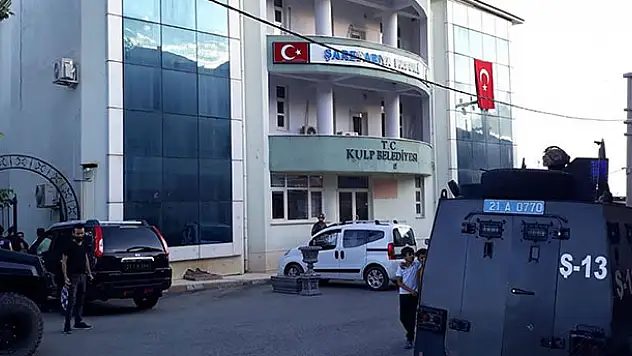 Kulp Belediye Başkanı Taş görevden uzaklaştırıldı! Kaymakam görevlendirildi