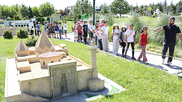 Kültür ve eğlencenin durağı Meram oldu