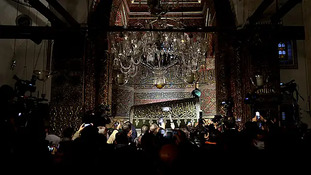 Kültür ve Turizm Bakanı Ersoy, Hazreti Mevlana'nın yenilenen sandukası ve puşidesinin açılışını yaptı