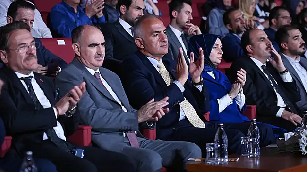 Kültür ve Turizm Bakanı Mehmet Nuri Ersoy, Konya'da mistik müzik dinletisini izledi
