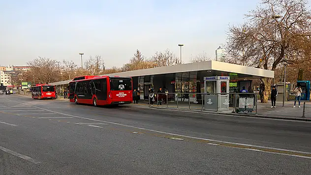 Kültürpark otobüs durakları yeni haliyle hizmet vermeye başladı
