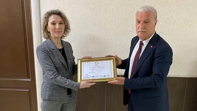Kulu Belediye Başkanı Sertdemir mazbatasını alarak göreve başladı

