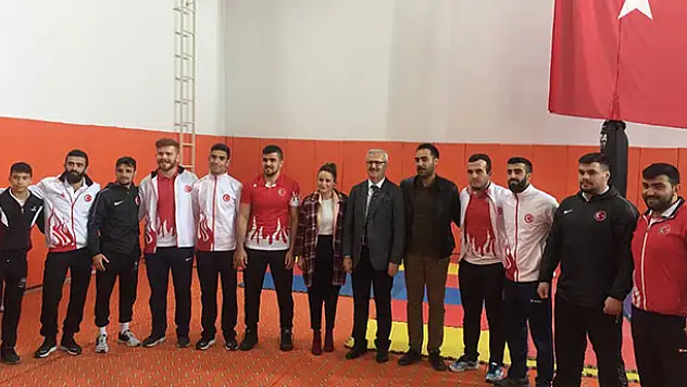 Kulu Belediyesi Gençlik ve Spor Kulübü İşitme Engelliler Derneği açıldı