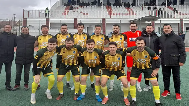 Kulu Belediyespor kadrosunu korudu