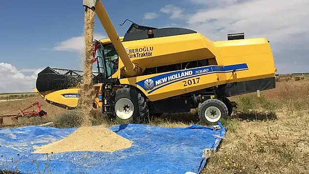Kulu'da 2022 yılının ilk arpa hasadı başladı
