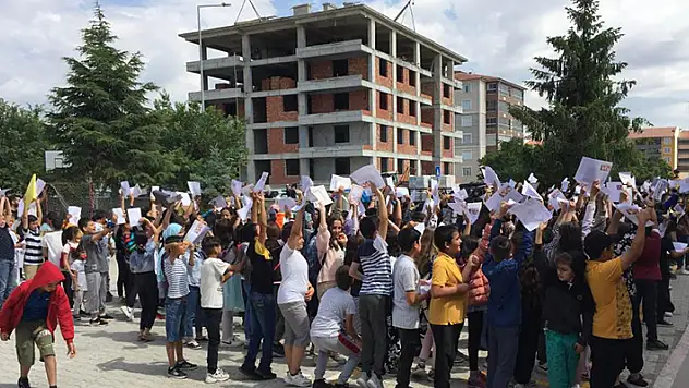 Kulu'da 7 bin 731 öğrenci karne sevinci yaşadı
