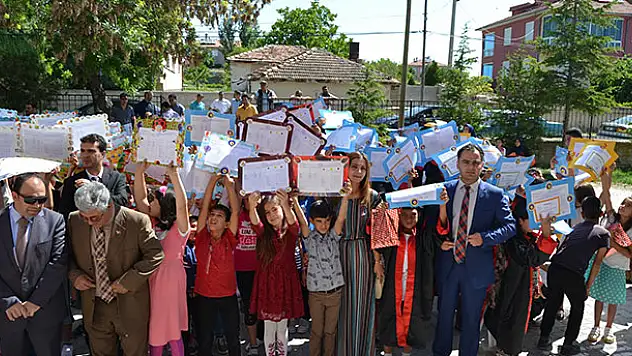 Kulu'da 8 bin 73 öğrenci karnelerini aldı