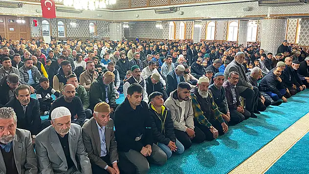 Kulu'da bayram namazı kılındı
