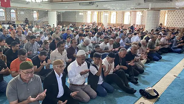 Kulu'da bayram namazında camiler doldu
