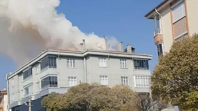 Kulu'da bir binanın çatısında çıkan yangın söndürüldü
