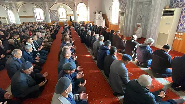 Kulu'da camilerde Filistin için dua edildi
