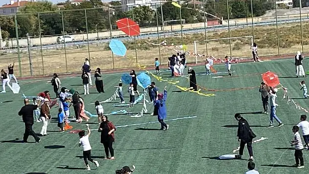 Kulu'da çocuklara uçurtma şenliği
