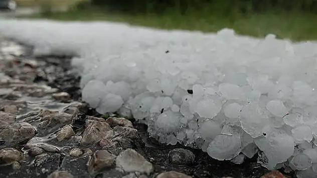 Kulu'da dolu tarım ürünlerine zarar verdi