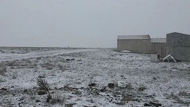 Kulu'da dolu ve kar yağışı etkili oldu