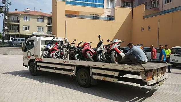 Kulu'da ekipler plakasız motosikletlere göz açtırmıyor
