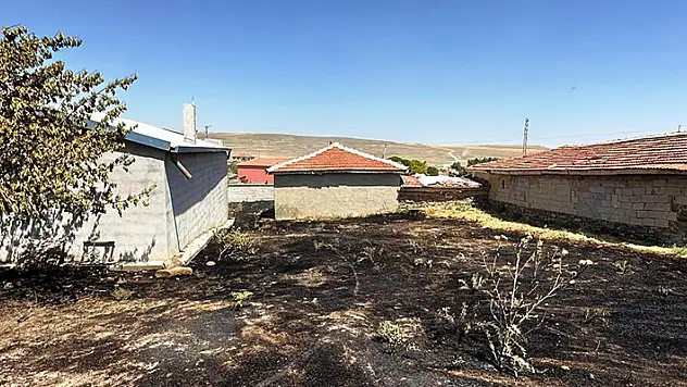 Kulu'da eş zamanlı çıkan kuru ot yangınları itfaiye tarafından söndürüldü
