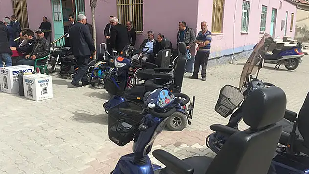 Kulu'da ihtiyaç sahiplerine engelli bisikleti dağıtıldı