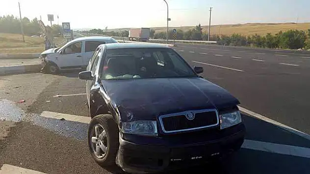 Kulu'da İki Otomobil Çarpıştı: 4 yaralı