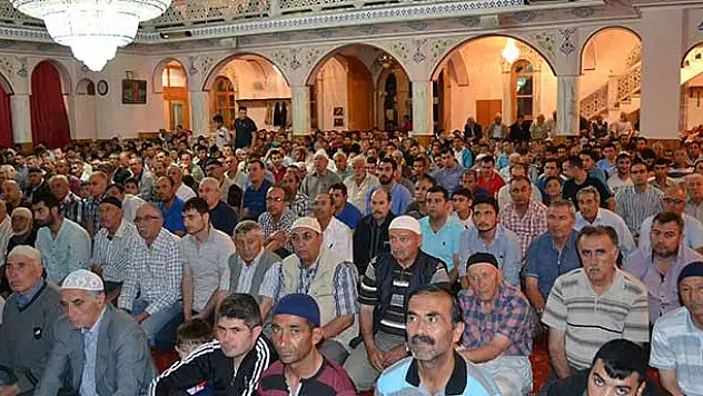 Kulu'da Kadir Gecesi'nde Camiler Doldu