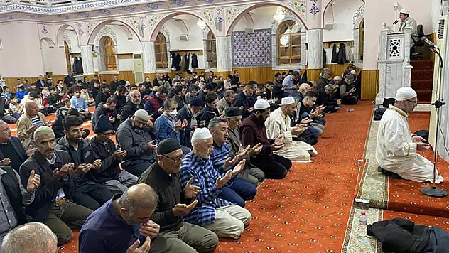 Kulu'da Kadir Gecesi'nde vatandaşlar camilere akın attı
